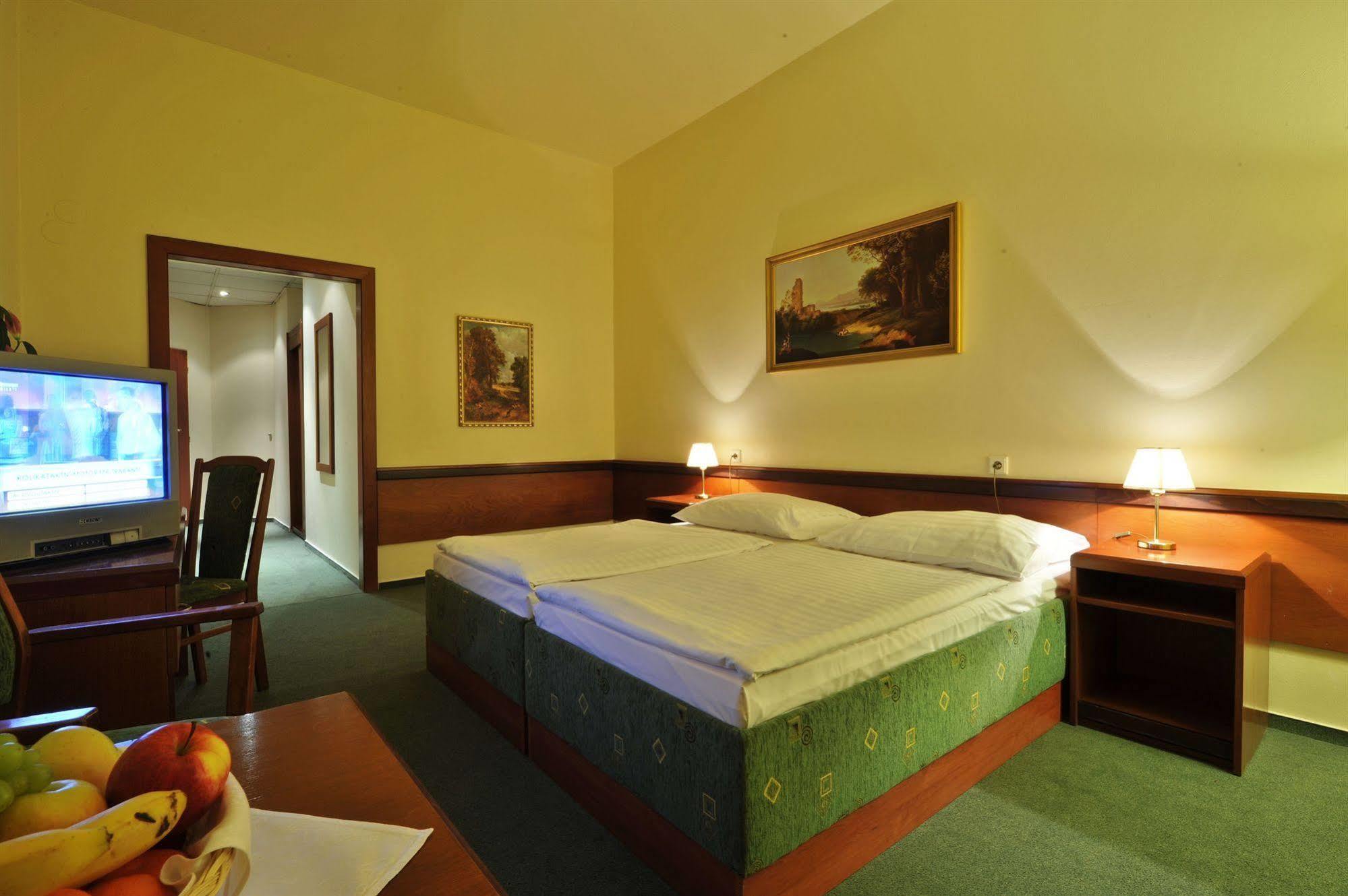 Three Crowns Hotel Praga Zewnętrze zdjęcie